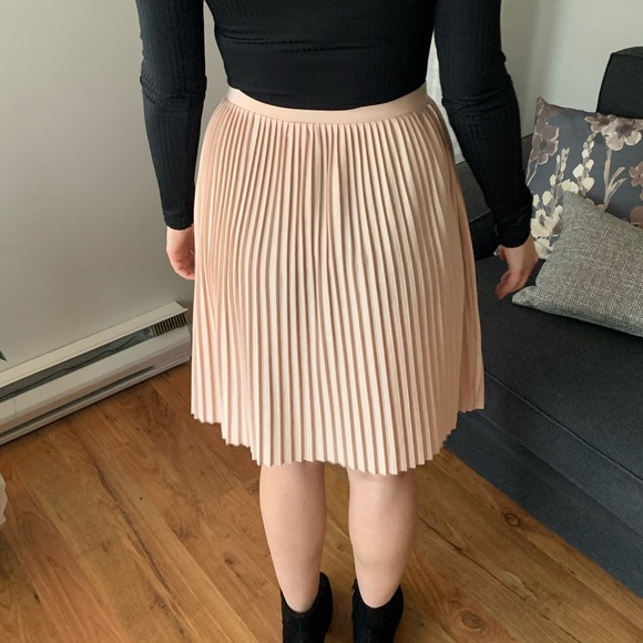 S pink ruffle skirt - Picture 2 of 2